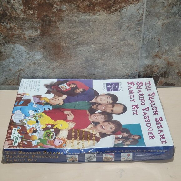 The Shalom Sesame Sharing Passover Family Kit Sealed - Picture 9 of 11